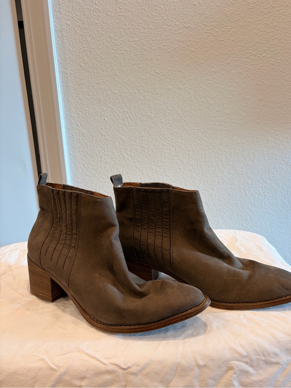 Women's Suede Green Ankle Booties - Classic Casual Style
